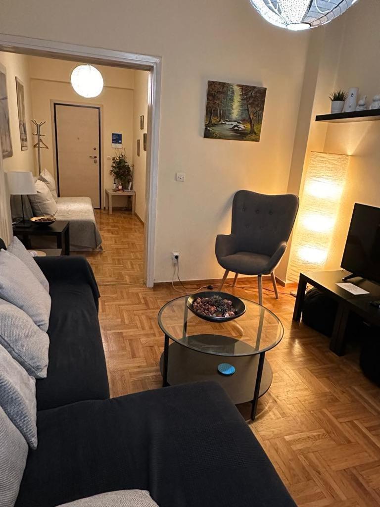 Renovated Cozy Apartment Near To Acropolis Atenas Exterior foto