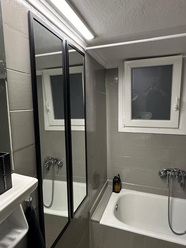 Renovated Cozy Apartment Near To Acropolis Atenas Exterior foto