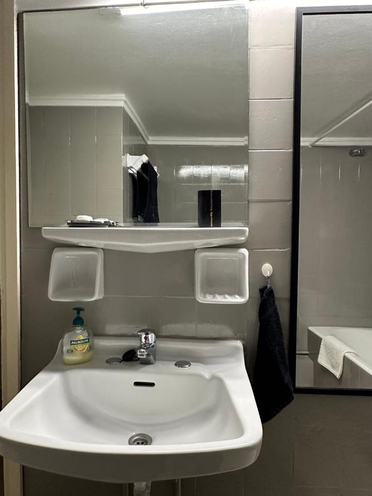Renovated Cozy Apartment Near To Acropolis Atenas Exterior foto